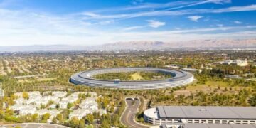 Aerial shot of Apple's new circular headquarters in the Silicon Valley area