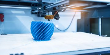 3d printer printing a blue pot