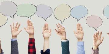 Employees and managers with raised hands and speech bubbles above them indicating they want to give feedback