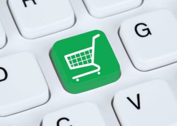eCommerce symbol in green on a keyboard symbolising to start an eCommerce store