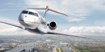Bombardier G7500 aeroplane taking off from London City aiport