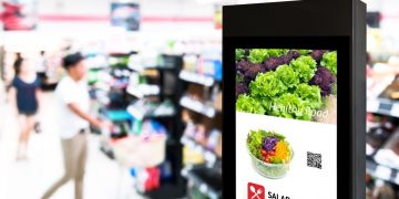 Outdoor advertising in a shopping centre