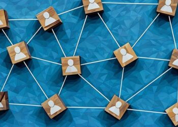A set of wooden blocks with people sysmbols on them showing a leadership structure