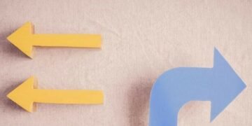Diverging arrows to represent how technology companies are purusuing strategies more traditional businesses can learn from