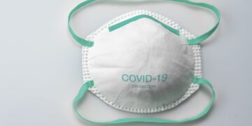 Covid mask as a symbol for how COVID is affecting business insurance
