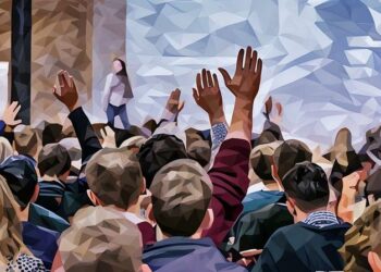 University students listening to a famous entrepreneur who started her business at university